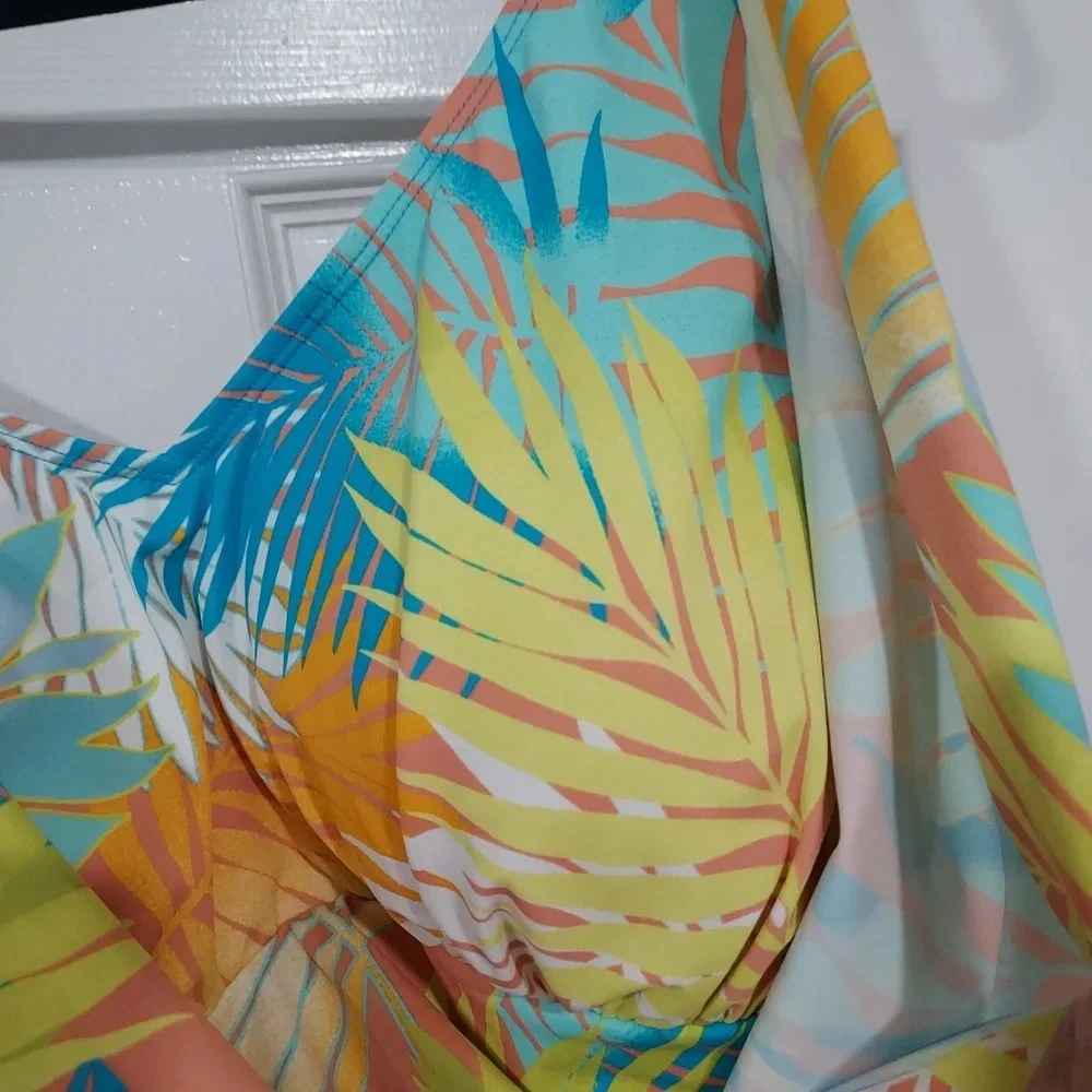 NWOT D&Co Beach Tropical Tankini Swimsuit Top Only in Size 20W
